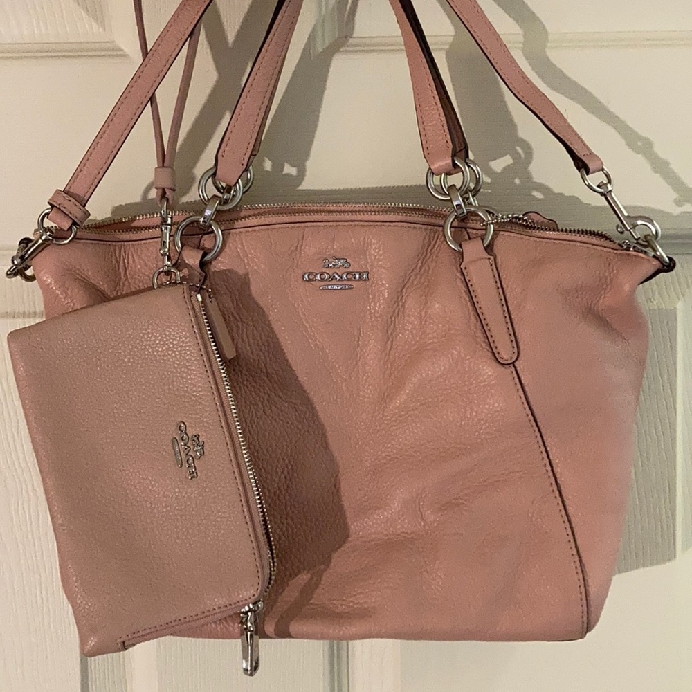 Coach Small blush pink Kelsie w/wristlet set